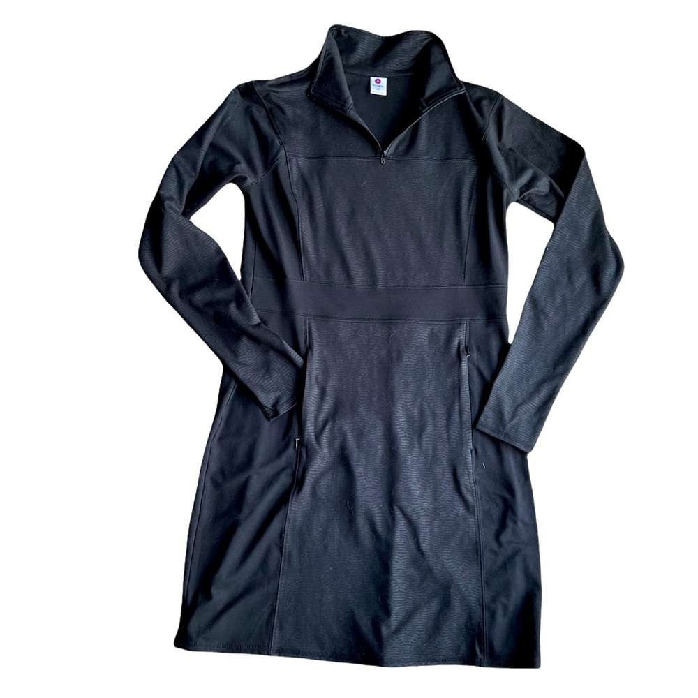 Long black sleeve dress with pockets
